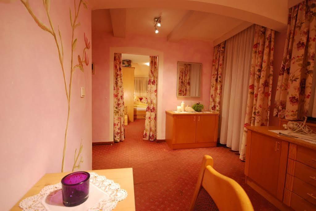 B&B Wienerhof Trins Bagian luar foto