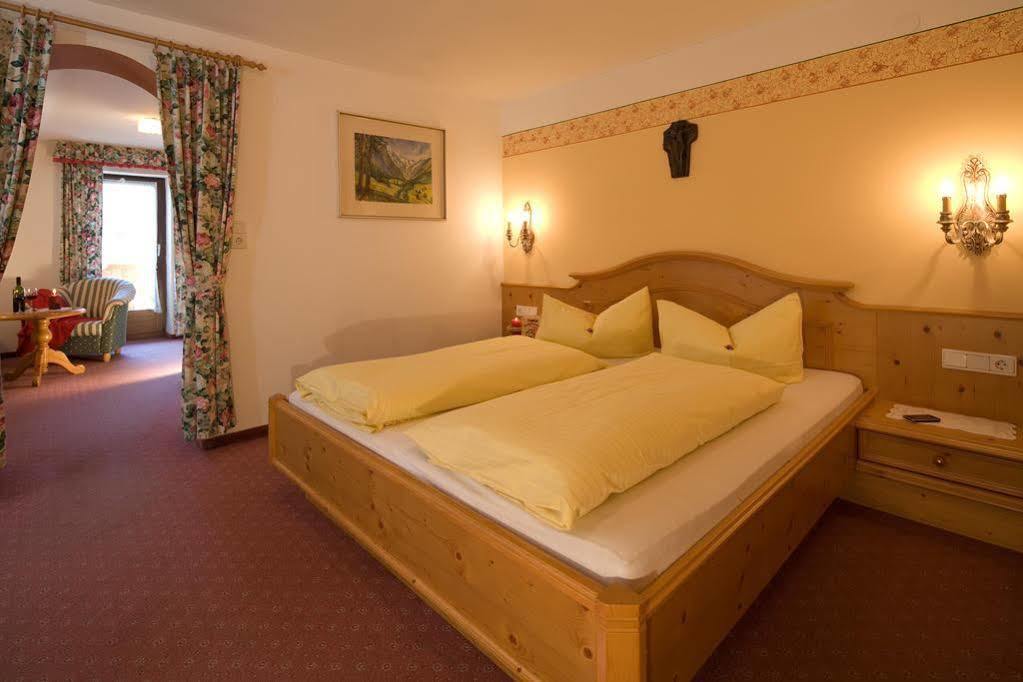 B&B Wienerhof Trins Bagian luar foto